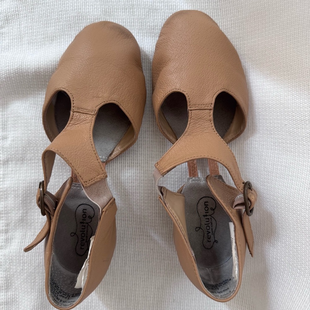Revolution Dancewear Grecian Sandal Tan Jazz Shoe T Strap Size 5 - Picture 3 of 9
